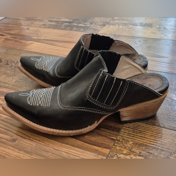 Freebird by Steven Shoes - Freebird Black Wentworth Slip On Heel Boots size 9
Pre-loved great condition